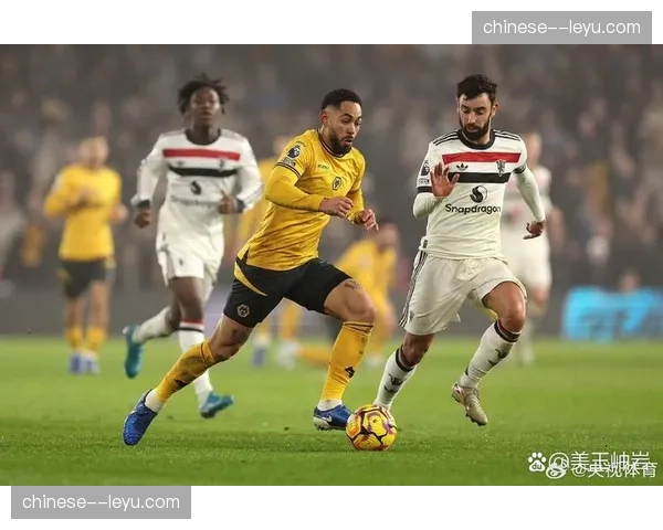 雨战将至，曼联客场挑战狼队比赛场地条件受关注