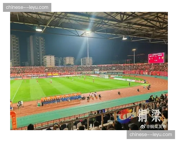 重庆铜梁龙实行双主场运营，龙兴足球场与铜梁龙体育场交替使用